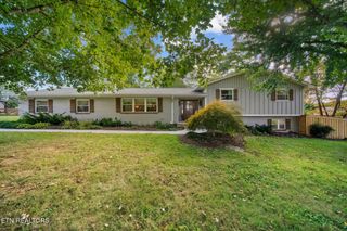 8220 Bennington Drive, Knoxville, TN 37909