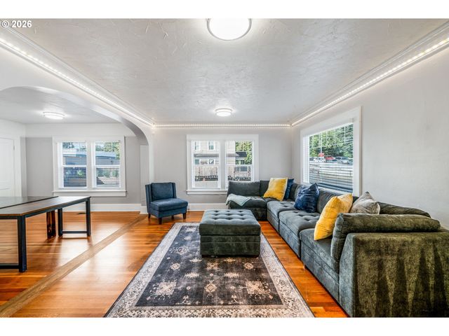 692 JEFFERSON St, Eugene, OR 97402