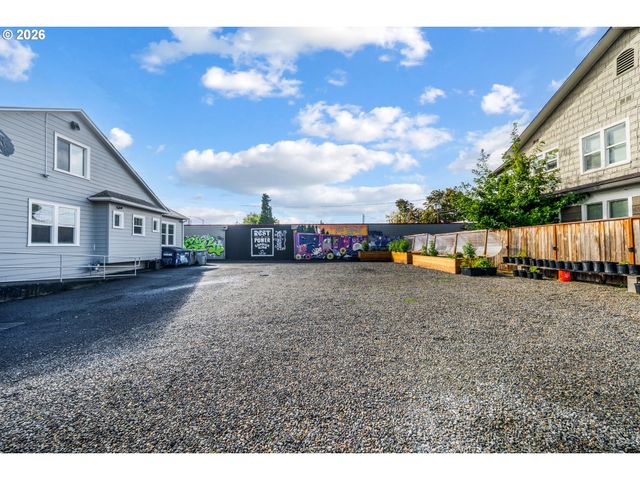 692 JEFFERSON St, Eugene, OR 97402