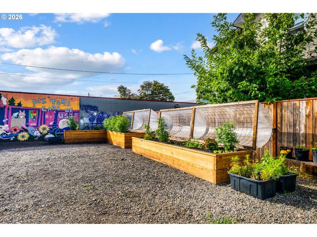 692 JEFFERSON St, Eugene, OR 97402