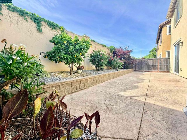 307 Birmingham Ct, Fairfield, CA 94534