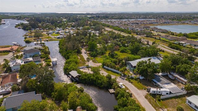 826 W SHELL POINT STREET, Ruskin, FL 33570