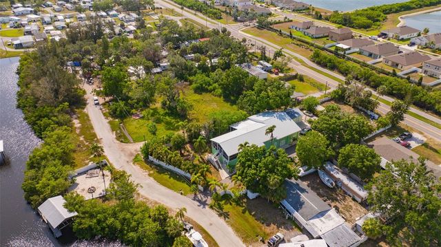 826 W SHELL POINT STREET, Ruskin, FL 33570