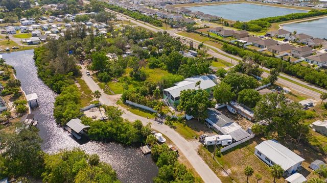 826 W SHELL POINT STREET, Ruskin, FL 33570