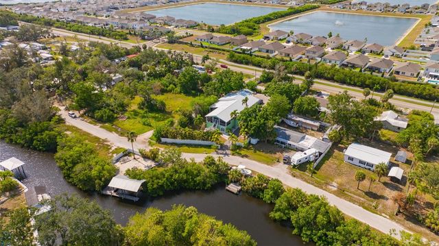 826 W SHELL POINT STREET, Ruskin, FL 33570