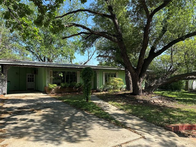 1006 Gilmore ST, Taylor, TX 76574