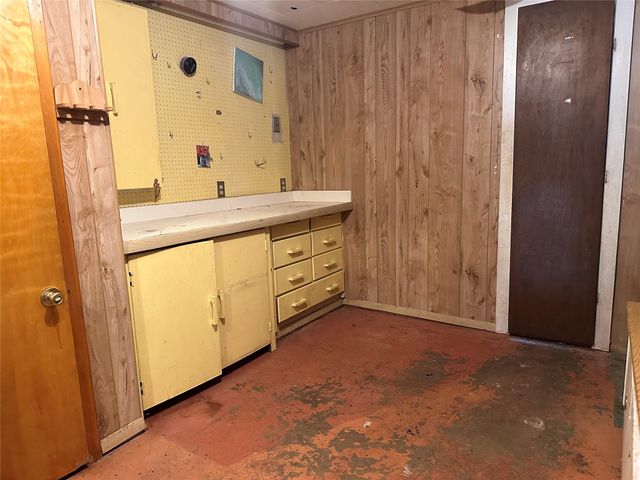 1006 Gilmore ST, Taylor, TX 76574