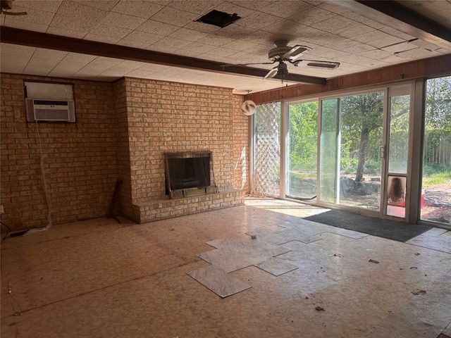 1006 Gilmore ST, Taylor, TX 76574