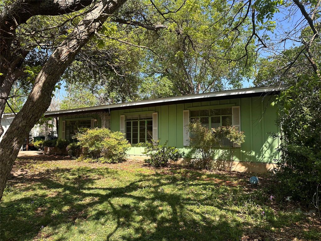 1006 Gilmore ST, Taylor, TX 76574