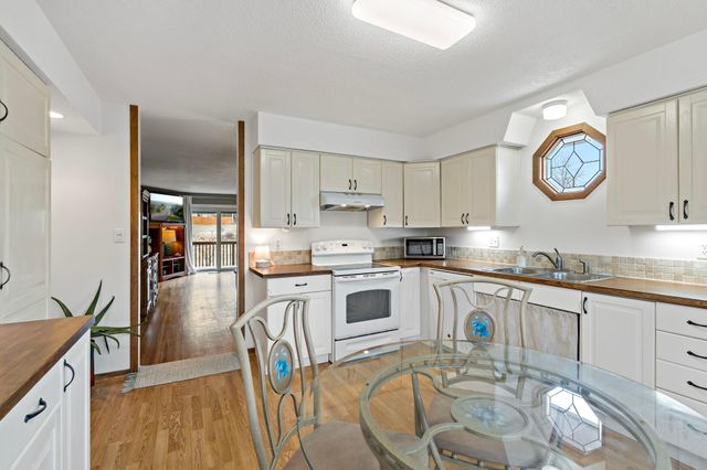 4048 Cinnabar Drive, Eagan, MN 55122