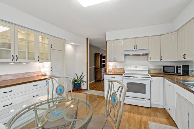 4048 Cinnabar Drive, Eagan, MN 55122