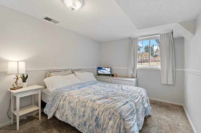 4048 Cinnabar Drive, Eagan, MN 55122