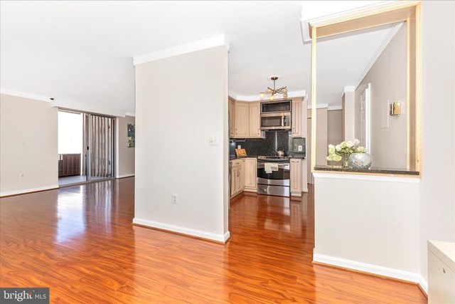 7505 DEMOCRACY BLVD, Bethesda, MD 20817