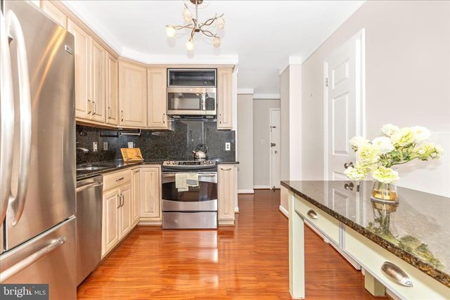 7505 DEMOCRACY BLVD, Bethesda, MD 20817