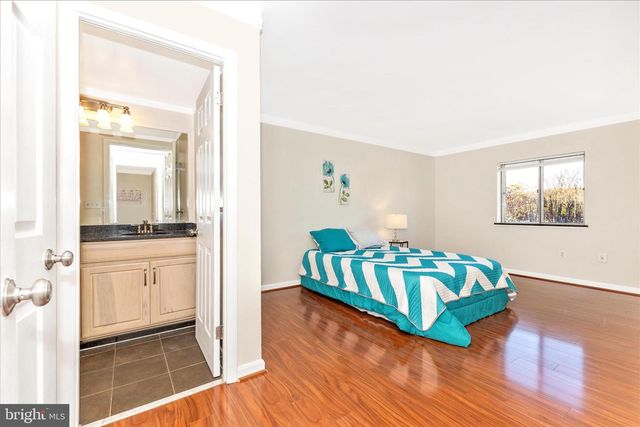 7505 DEMOCRACY BLVD, Bethesda, MD 20817