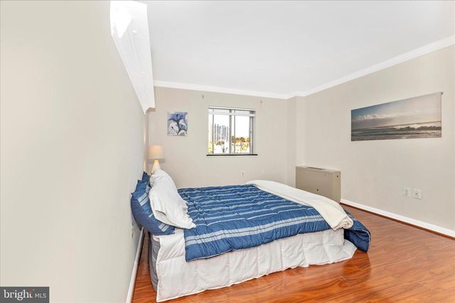 7505 DEMOCRACY BLVD, Bethesda, MD 20817