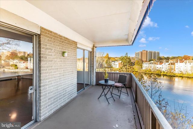 7505 DEMOCRACY BLVD, Bethesda, MD 20817