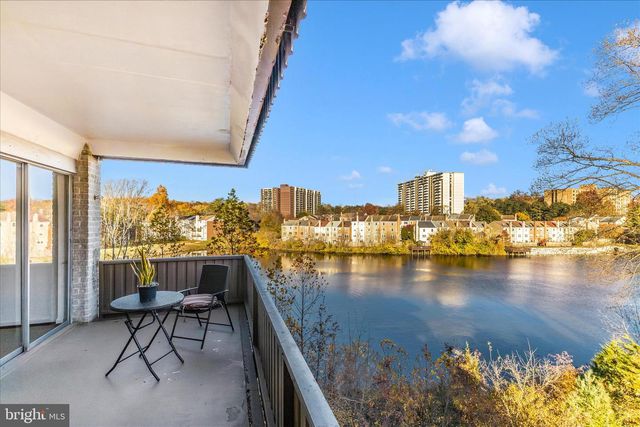 7505 DEMOCRACY BLVD, Bethesda, MD 20817