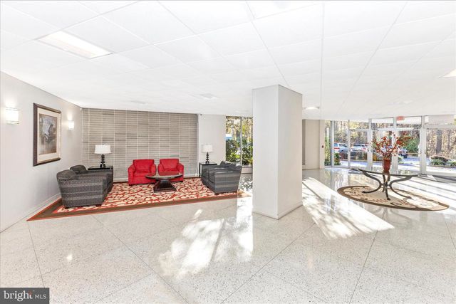 7505 DEMOCRACY BLVD, Bethesda, MD 20817