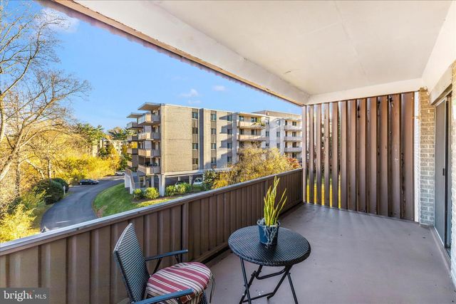 7505 DEMOCRACY BLVD, Bethesda, MD 20817