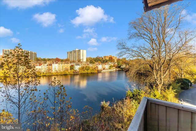 7505 DEMOCRACY BLVD, Bethesda, MD 20817