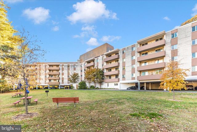 7505 DEMOCRACY BLVD, Bethesda, MD 20817