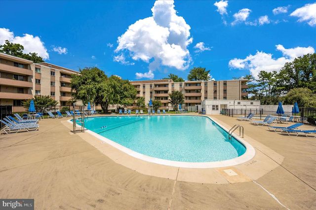 7505 DEMOCRACY BLVD, Bethesda, MD 20817