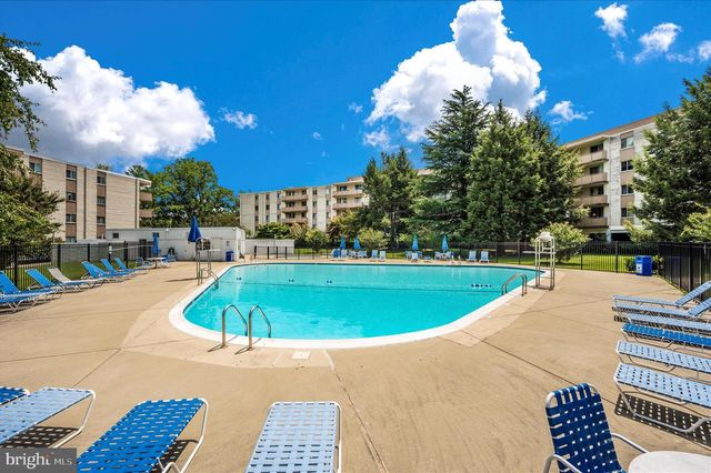 7505 DEMOCRACY BLVD, Bethesda, MD 20817