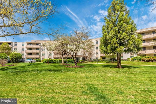 7505 DEMOCRACY BLVD, Bethesda, MD 20817