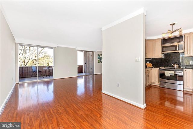 7505 DEMOCRACY BLVD, Bethesda, MD 20817