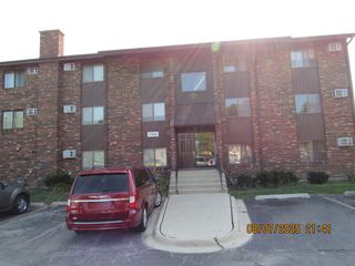 7725 Woodward Avenue 2S, Woodridge, IL 60517