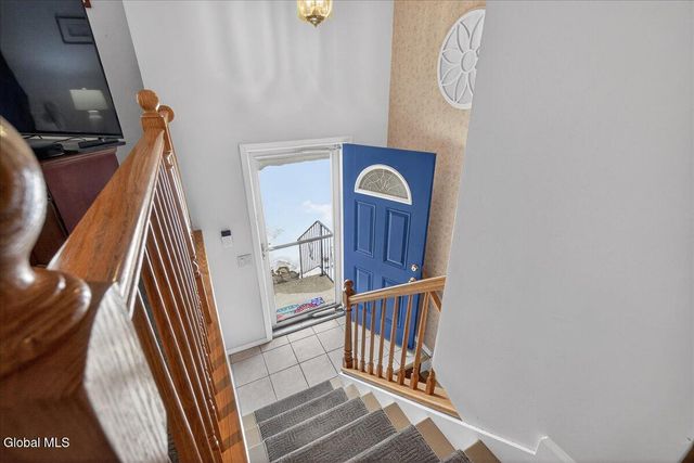 22 Thelma Street, Colonie, NY 12205