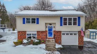 22 Thelma Street, Colonie, NY 12205