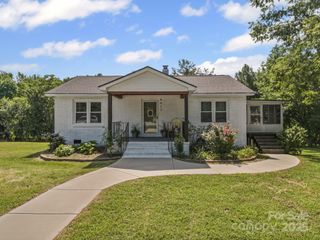 4615 Lockhart Road, Sharon, SC 29742