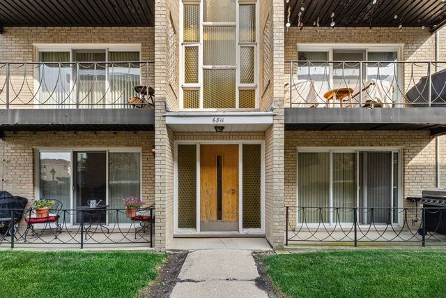 6811 N Olmsted Avenue 205, Chicago, IL 60631