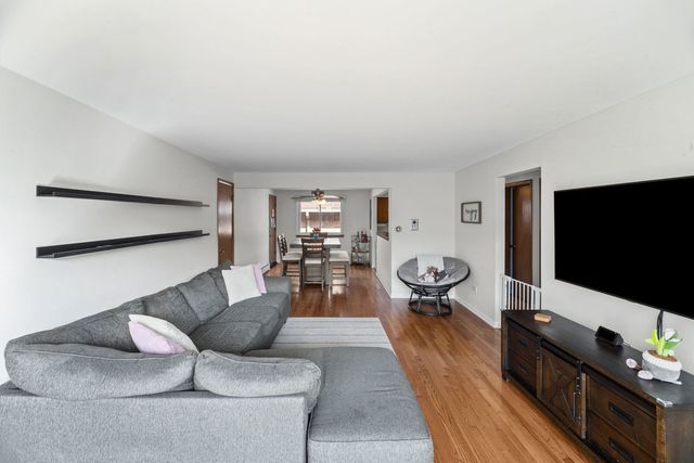 6811 N Olmsted Avenue 205, Chicago, IL 60631