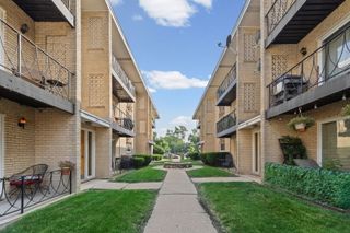 6811 N Olmsted Avenue 205, Chicago, IL 60631