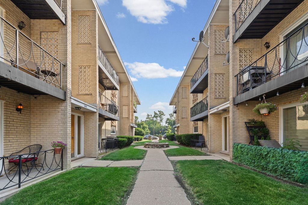 6811 N Olmsted Avenue 205, Chicago, IL 60631