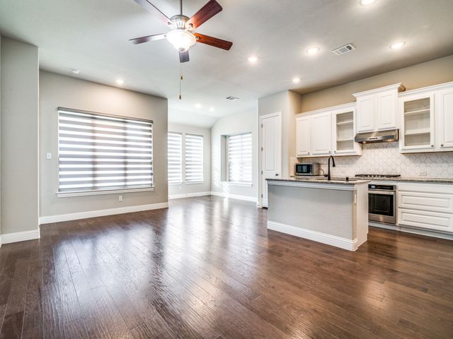 2156 Bailey Street, Carrollton, TX 75010