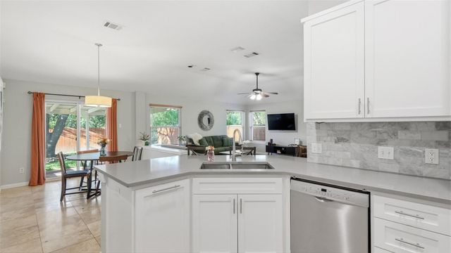 5513 Kayview DR, Austin, TX 78749