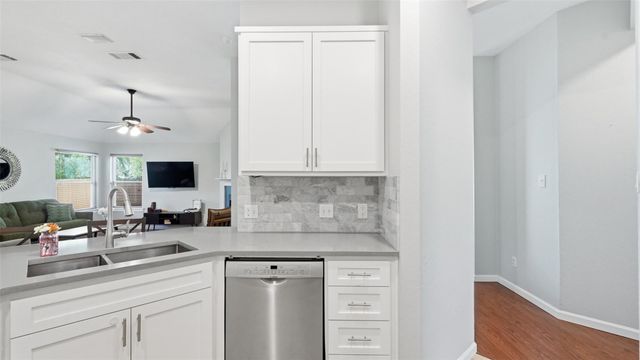 5513 Kayview DR, Austin, TX 78749
