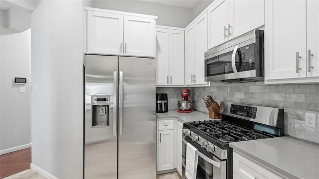 5513 Kayview DR, Austin, TX 78749