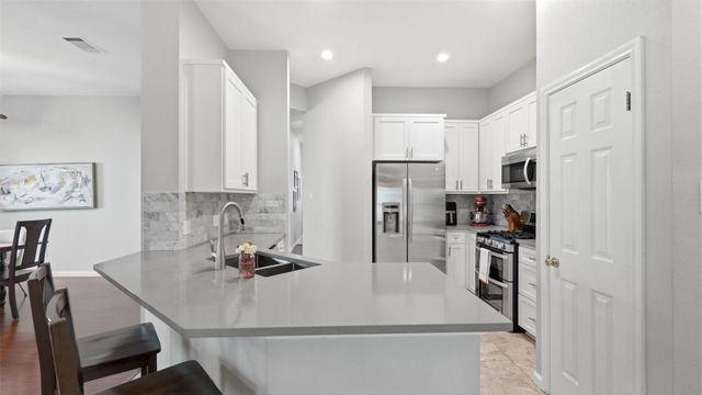 5513 Kayview DR, Austin, TX 78749