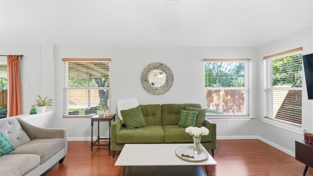 5513 Kayview DR, Austin, TX 78749