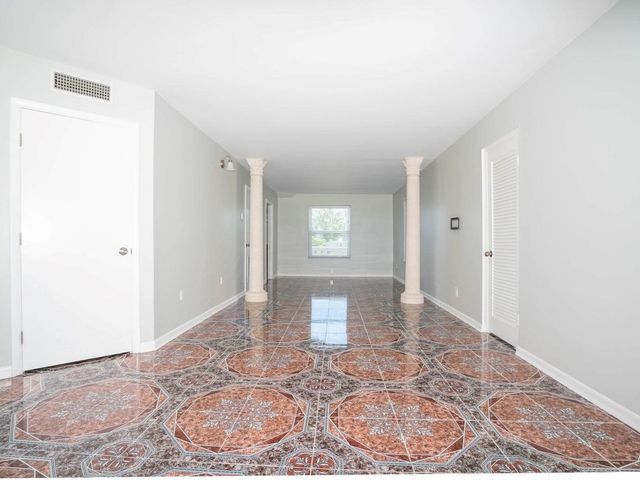 131 N Golfview Road 4, Lake Worth, FL 33460