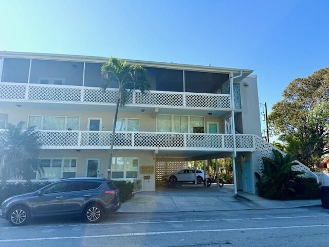 131 N Golfview Road 4, Lake Worth, FL 33460