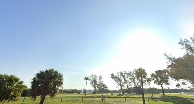 131 N Golfview Road 4, Lake Worth, FL 33460