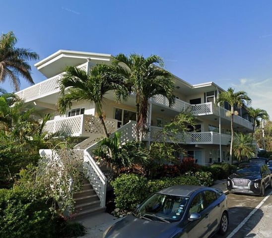 131 N Golfview Road 4, Lake Worth, FL 33460