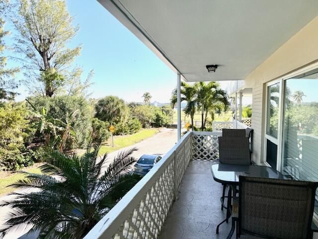 131 N Golfview Road 4, Lake Worth, FL 33460