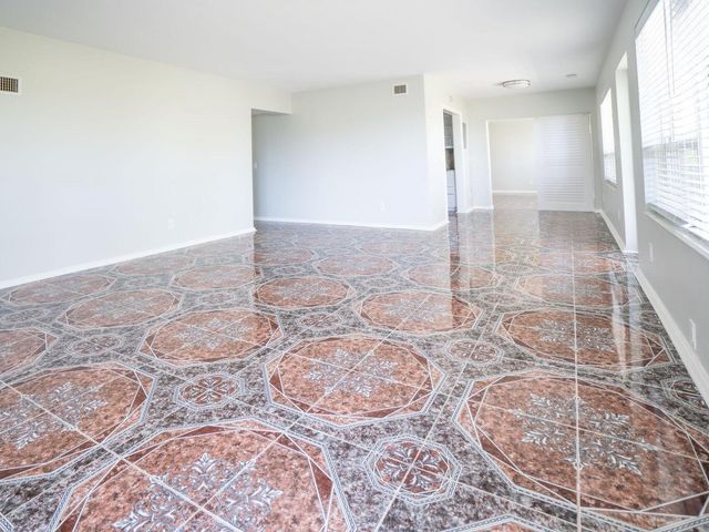 131 N Golfview Road 4, Lake Worth, FL 33460